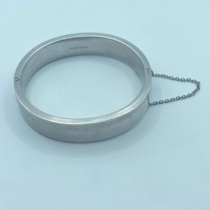 Vintage Hayward Sterling Silver 925 Bangle Hinged Bracelet with safety chain. 7”